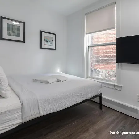 Quarters On Dot By Thatch Apartment