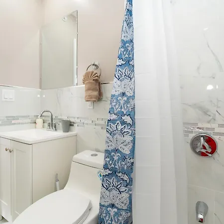 558-1 - Spacious & Modern 3br Near Franklin Park Apartment *