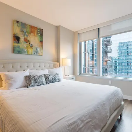 Apartment Luxury With Balcony In Seaport