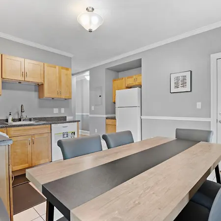 Apartment Spacious Near Ashmont *