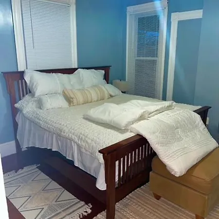 Quiet Two Bedroom In Convenient Location * Boston