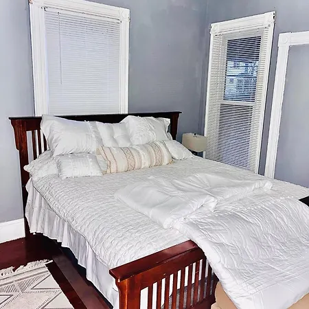 Quiet Two Bedroom In Convenient Location * Boston