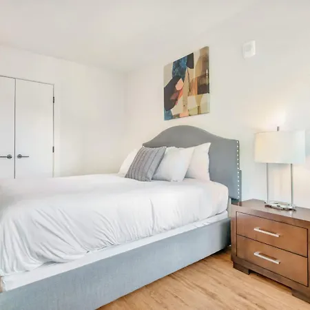 Spacious Full Kitchen In Seaport Boston