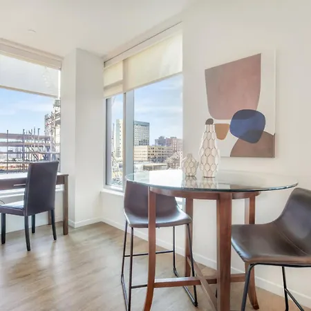 Spacious Full Kitchen In Seaport