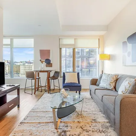 Spacious Full Kitchen In Seaport