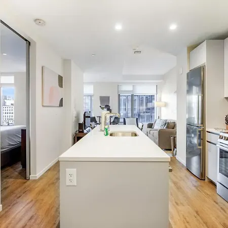 Spacious Full Kitchen In Seaport Apartment *