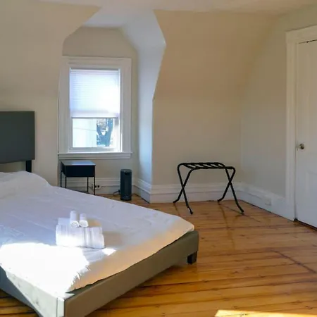 Holiday home Historical Urban Oasis - 6 Bedroom 3 Bath Boston