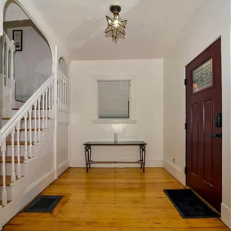 Historical Urban Oasis - 6 Bedroom 3 Bath *