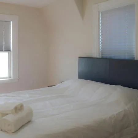 Historical Urban Oasis - 6 Bedroom 3 Bath Holiday home