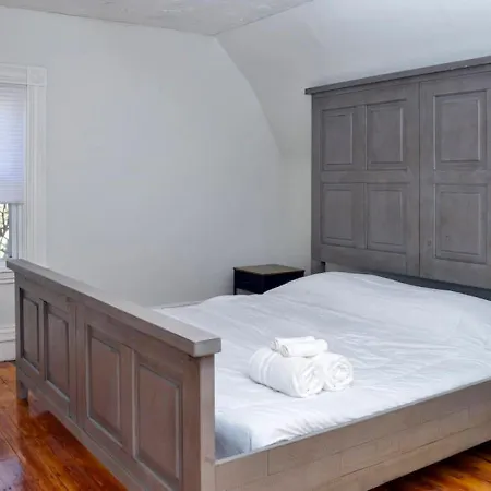 Holiday home Historical Urban Oasis - 6 Bedroom 3 Bath Boston