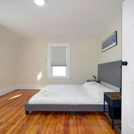 Historical Urban Oasis - 6 Bedroom 3 Bath Holiday home Boston