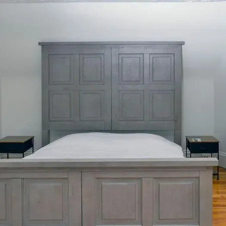 Historical Urban Oasis - 6 Bedroom 3 Bath *