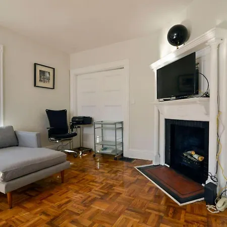 Historical Urban Oasis - 6 Bedroom 3 Bath *
