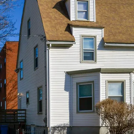 Historical Urban Oasis - 6 Bedroom 3 Bath Holiday home *
