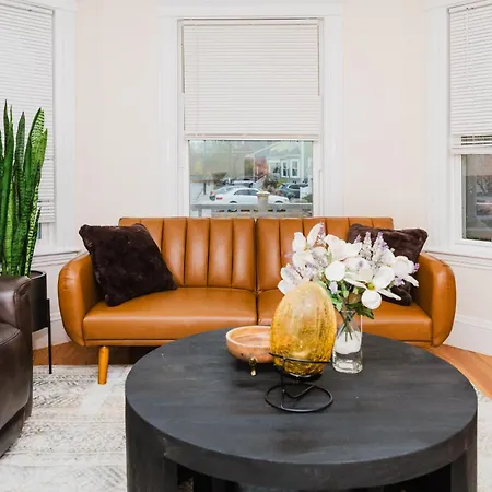 76 Carruth - 4br Cozy And Lovely Apartment