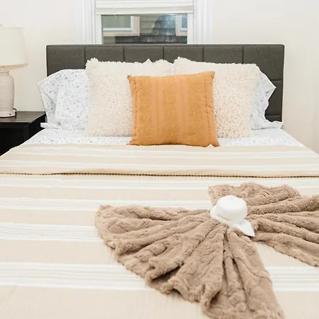 76 Carruth - 4br Cozy And Lovely Apartment *