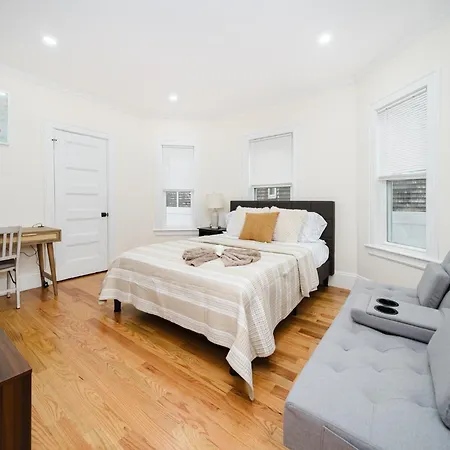 76 Carruth - 4br Cozy And Lovely Apartment *