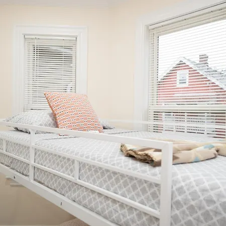 76 Carruth - 4br Cozy And Lovely Apartment