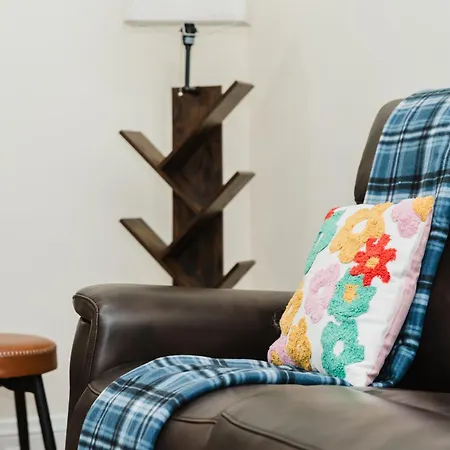 Apartment 76 Carruth - 4br Cozy And Lovely *