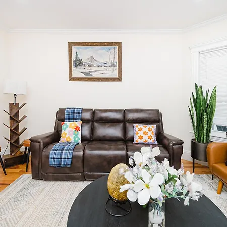 76 Carruth - 4br Cozy And Lovely Apartment *