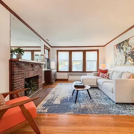 Spacious 3 Bed, In Unit Laundry, Free Prkng