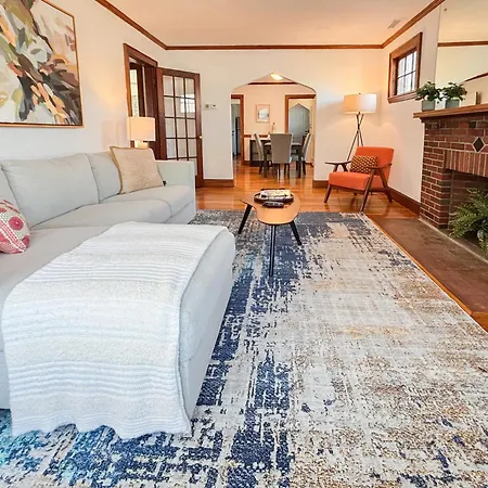 Spacious 3 Bed, In Unit Laundry, Free Prkng *