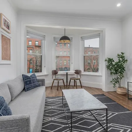 304 Newbury Street By Thatch 4*
