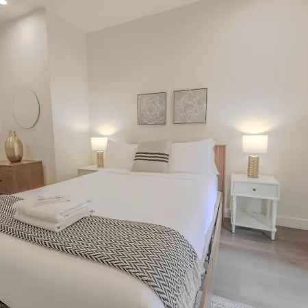 Luxury At 2br 2ba 200mbps Internet *