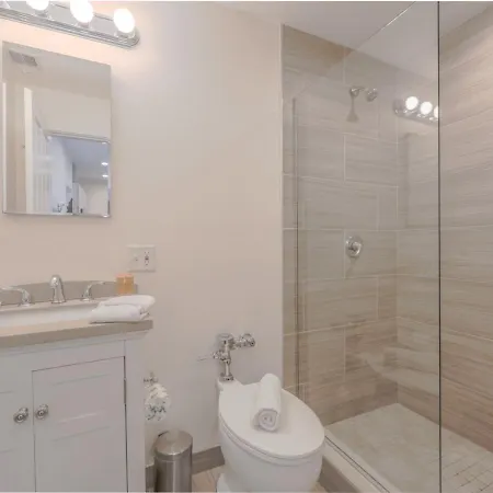 Apartment Luxury At 2br 2ba 200mbps Internet *