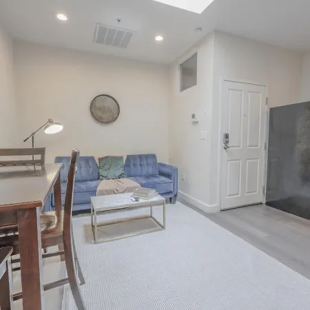 Luxury At 2br 2ba 200mbps Internet Apartment *