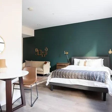 Prime Fidi L Shaped Apartment *