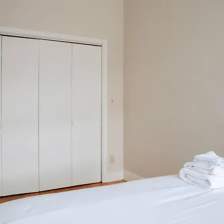 Spacious Fenway 1br Apartment Boston