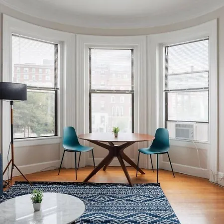 Spacious Fenway 1br