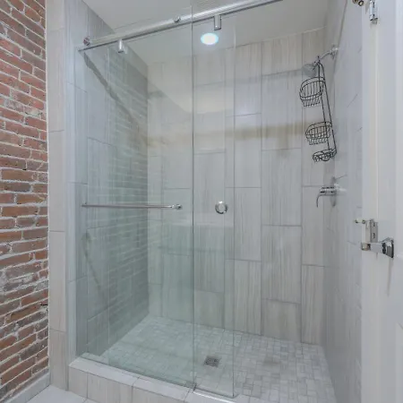 Downtown Luxury Students Welcome Washer And Dryer Apartment