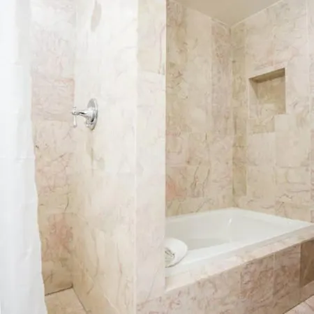 Apartment Classic Furnished 1br In Fenway In Brownstone Bldg