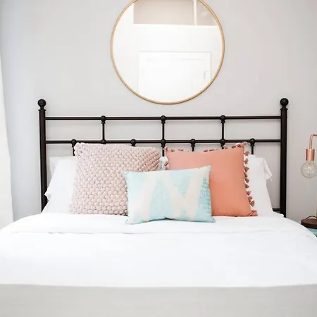 Apartment Centrally Located Luxurious Loft Walk Anywhere *