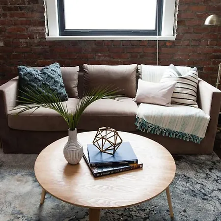 Centrally Located Luxurious Loft Walk Anywhere *