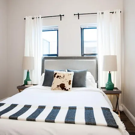 Apartment Centrally Located Luxurious Loft Walk Anywhere *