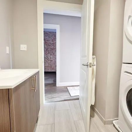 Pet Friendly 3 Bed 2 Bath Steps To Beacon Hill *