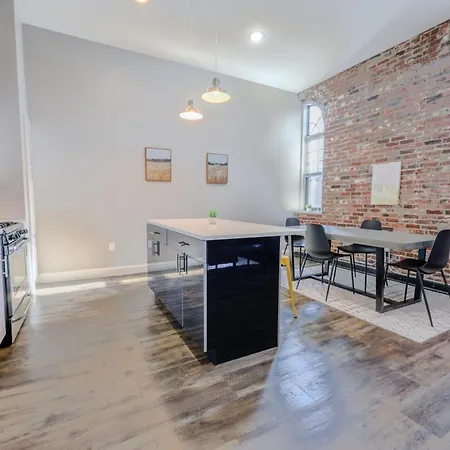 Lavish 3 Bed In Downtown Keyless Entry