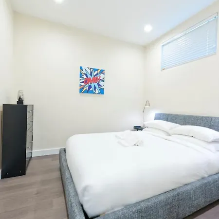 Simple 1br Financial District Keyless Entry Apartment