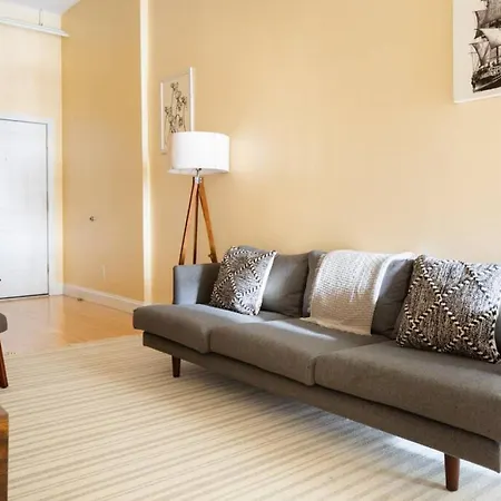 Large Ceilings Centrally Located 4bed 2bath Boston