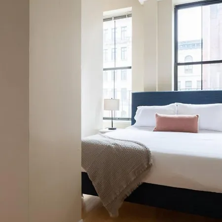 Large Ceilings Centrally Located 4bed 2bath Apartment