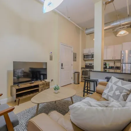 Almost There 4bed 2bath In Downtown *