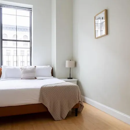 Apartment Large Ceilings Centrally Located 4bed 2bath Boston