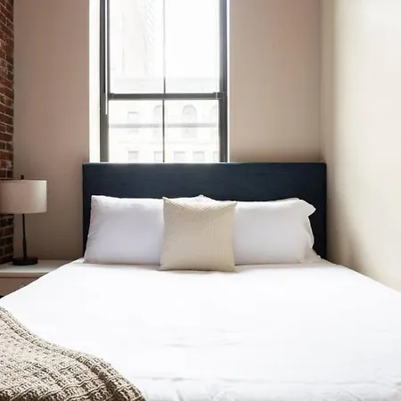 Large Ceilings Centrally Located 4bed 2bath * Boston