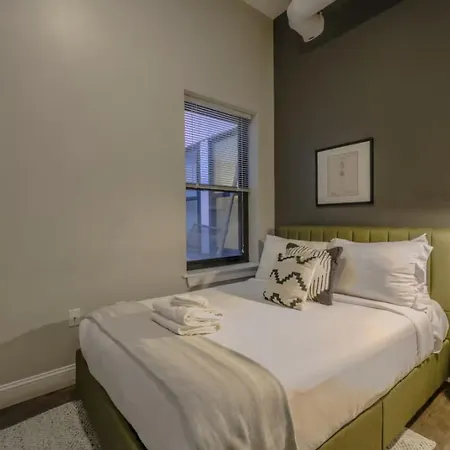 Apartment Downtown Designer Keyless Washer And Dryer