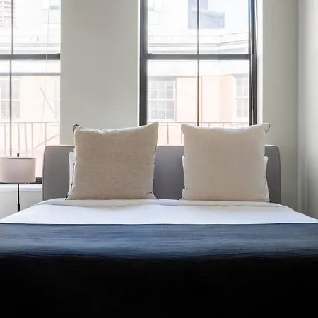 Beautiful 4br 2br Downtown Xing High Ceilings Apartment *
