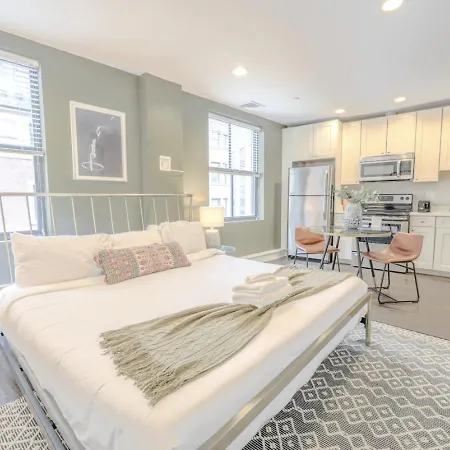 Sleek Fidi Close To Public Transit Boston