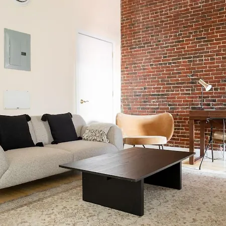 Beautiful 4br 2br Downtown Xing High Ceilings